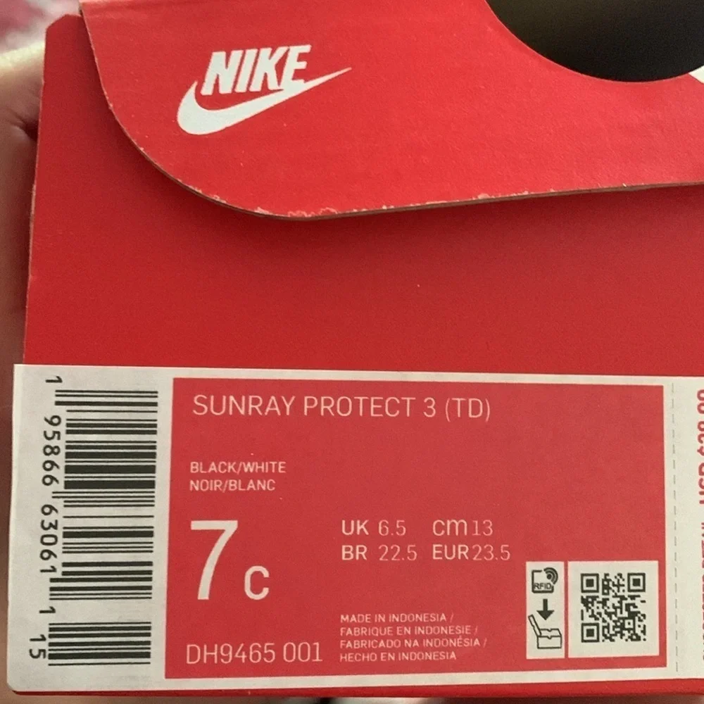 - $32 NWT Nike Kids' Pre-School Sunray Protect 3 Closed Toe Sandal Boys Girls …
